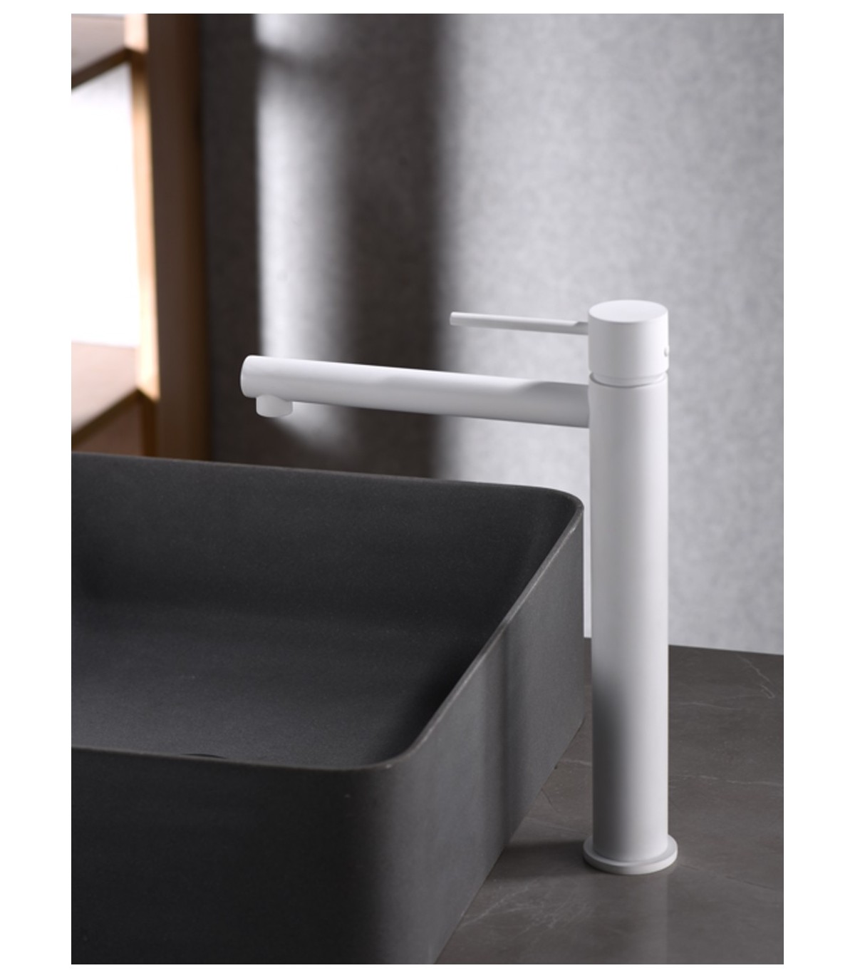 Grifo de lavabo monomando modelo BASE TRES PLUS en acabado negro
